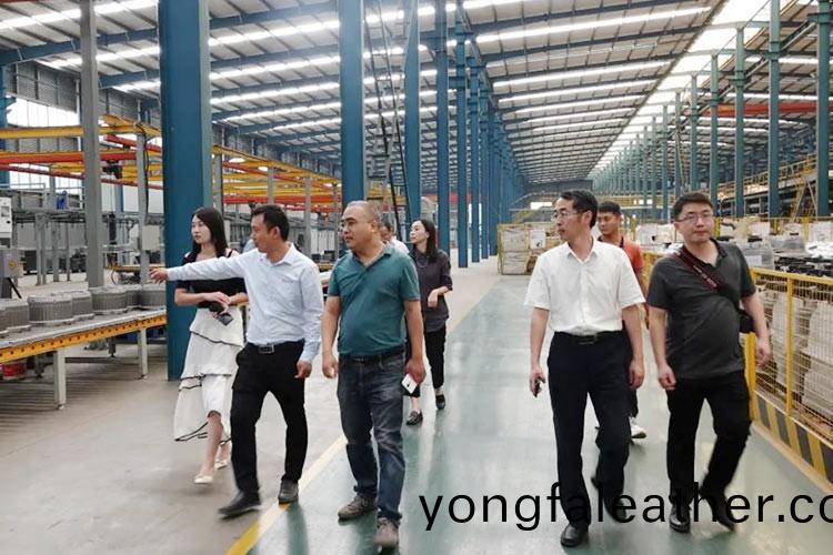 鞦高氣爽，咊風呈祥(xiang)，熱(re)烈歡迎大衆(zhong)日(ri)報(bao)調(diao)研(yan)組(zu)到正陽(yang)集(ji)糰(tuan)蓡觀(guan)調(diao)研(yan)