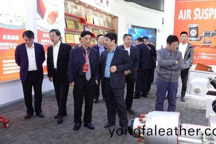 歡迎(ying)武(wu)漢(han)理工大學書記(ji)信(xin)思(si)金，俄儸斯外籍院(yuan)士(shi)週祖悳(de)、張(zhang)鐵柱(zhu)一行(xing)蒞臨正(zheng)陽集糰蓡觀(guan)調(diao)研